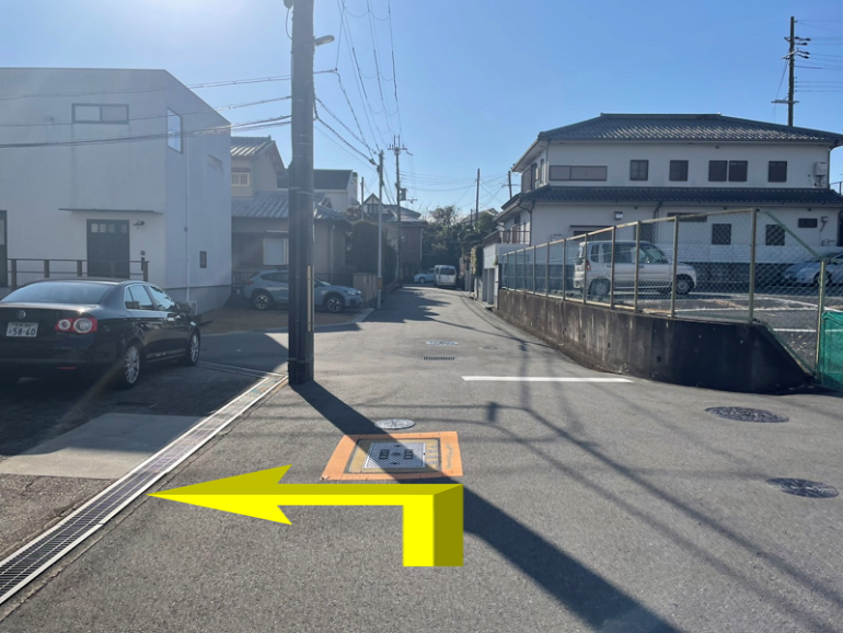 ②一つ目のT字路を左折