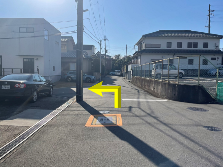 ②一つ目のT字路を左折